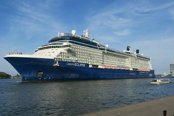 S'évader dans un hôtel avec vue panoramique sur les alpes en hiver